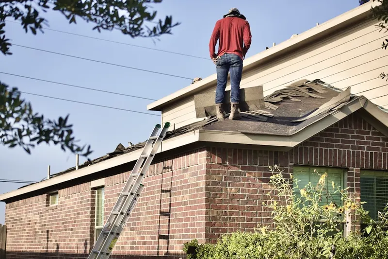 Professional roofer working on a residential roof in Verano